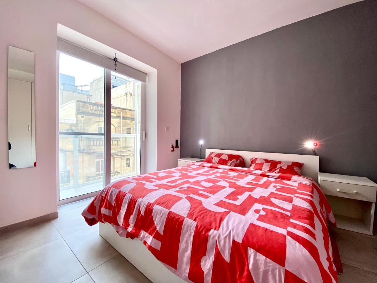 Central Private En-Suite With Balcony In Shared Residence Pietà Exterior foto